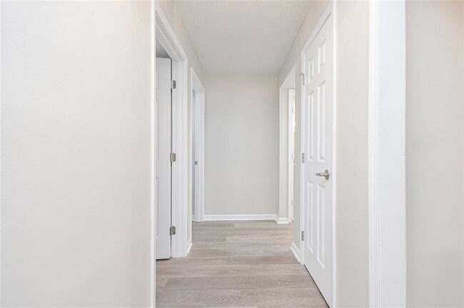 Building Photo - 742 Brentwood Pl