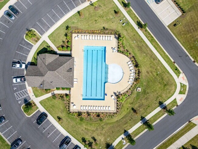 Building Photo - "Charming 3-Bed Townhouse with Granite Touches & Garage in Concord!"