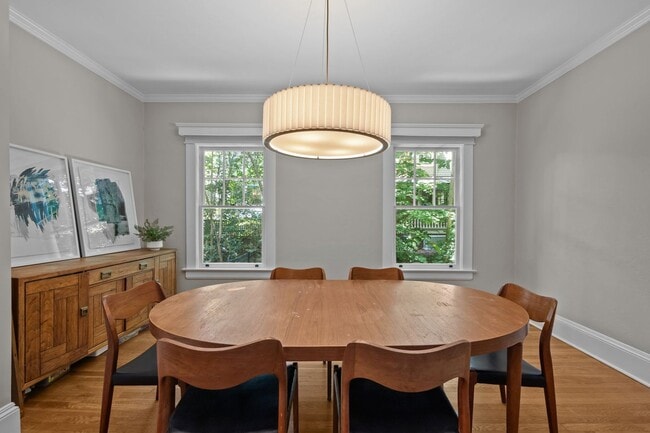 Building Photo - Stunning Historic 4-bedroom home in W Trin...