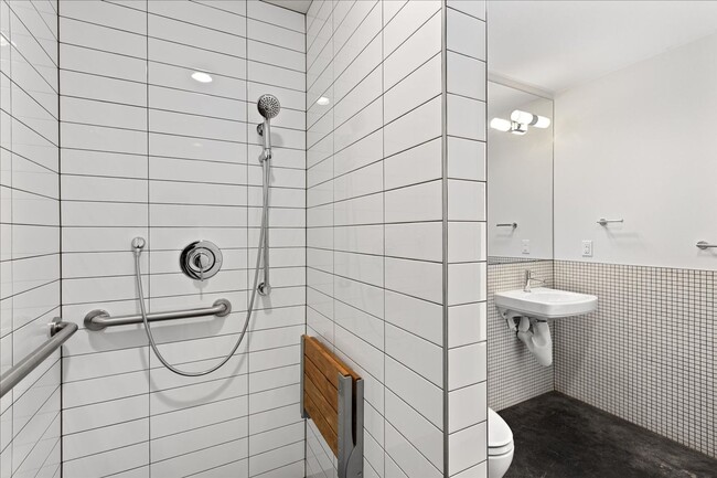 Building Photo - 3Bd/3Ba Seattle Townhouse