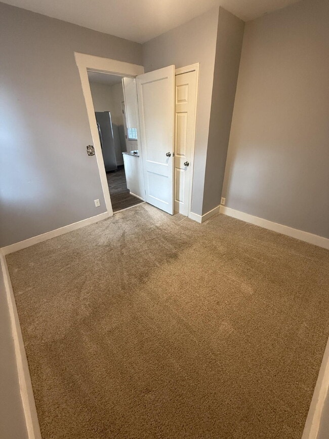 Building Photo - 2 bedroom, 1 bathroom House deep in the heart of the Highlands.