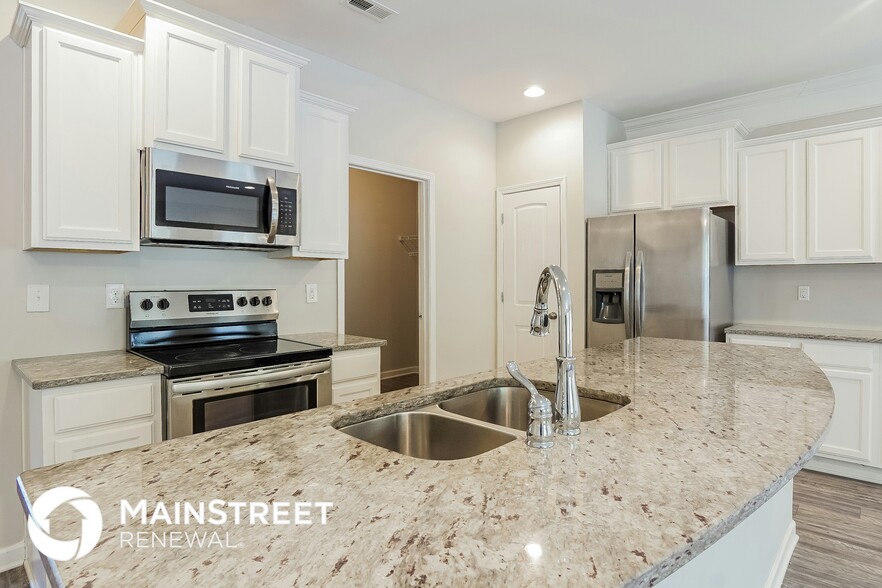Building Photo - 560 Briar Ridge Cir