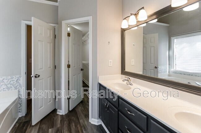 Building Photo - 612 Ridge Crossing Dr