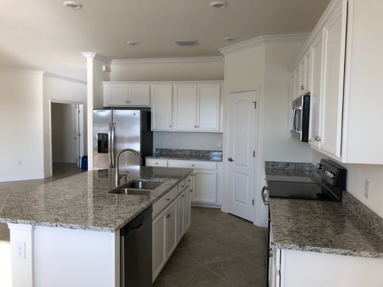 Building Photo - 1591 Santiago Cir