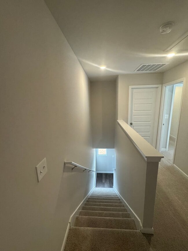 Building Photo - 2025 Townhome for Rent!