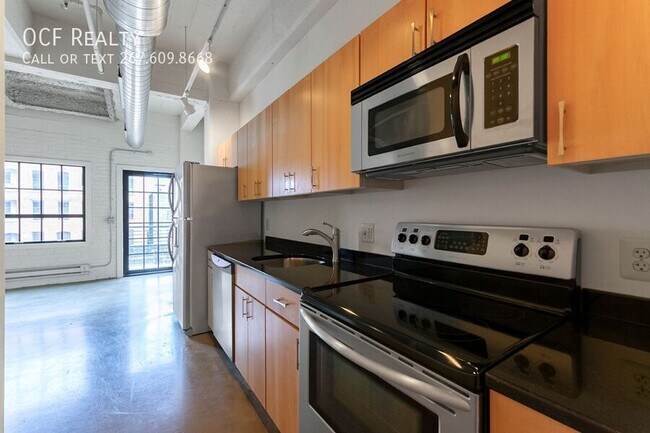 Building Photo - 412 S 13th St