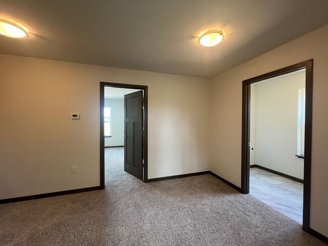 Building Photo - 1606 Eastside Cir
