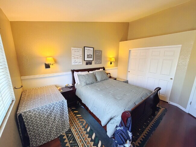 Building Photo - Rare opportunity to lease a golf course-view condo in one of Littleton's most convenient locations!