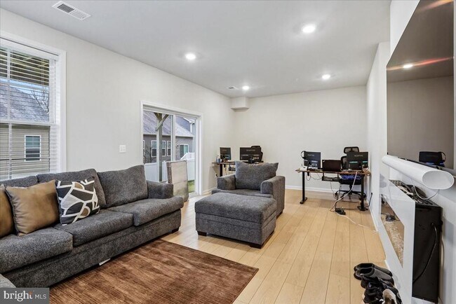 Building Photo - 10800 Blanton Wy