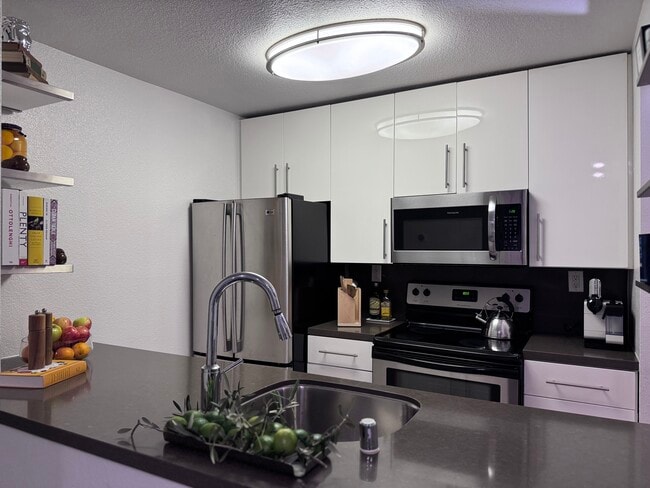 Kitchen - 141 S Clark Dr