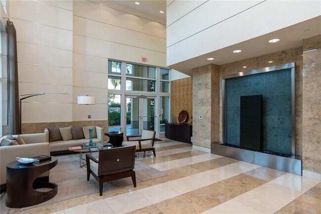 Building Photo - 400 Beach Dr NE