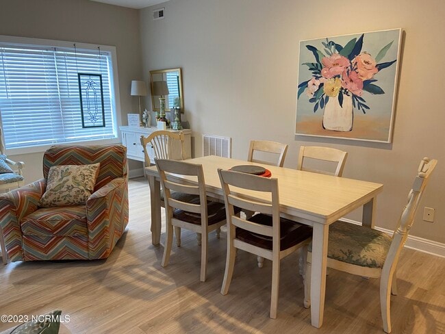 Building Photo - 404 Penny Ln