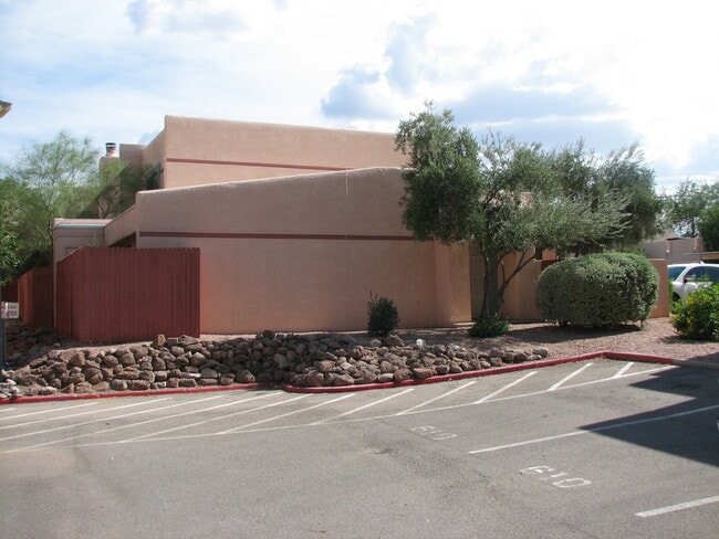 Primary Photo - Kenyon Terrace Townhomes
