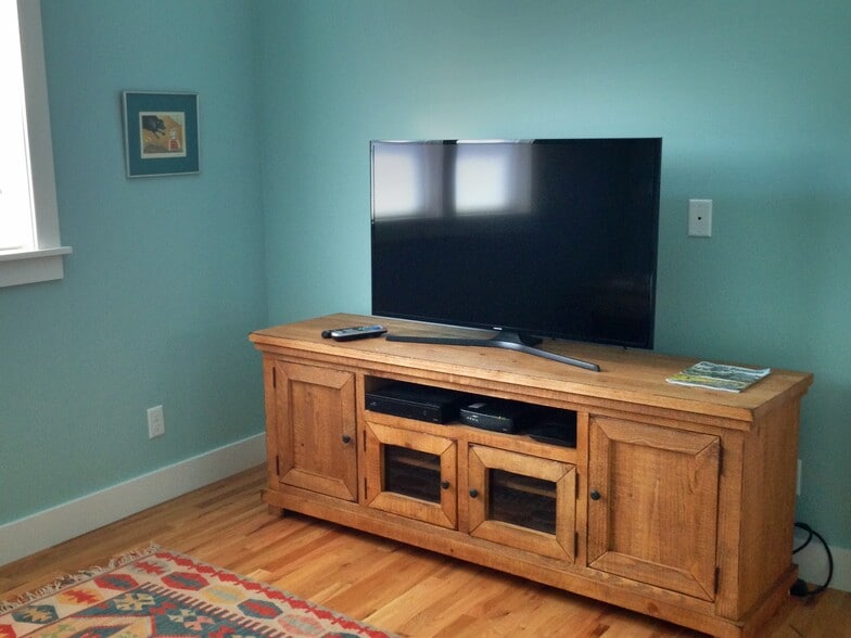 HDTV with Sling and WiFi for streaming - 320 N Bozeman Ave