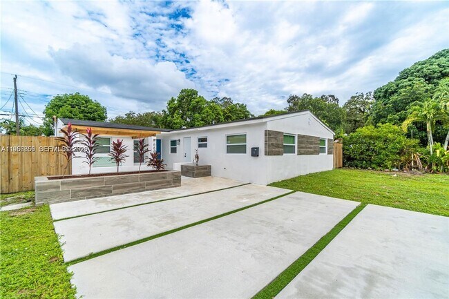 Building Photo - 6661 Freedom St