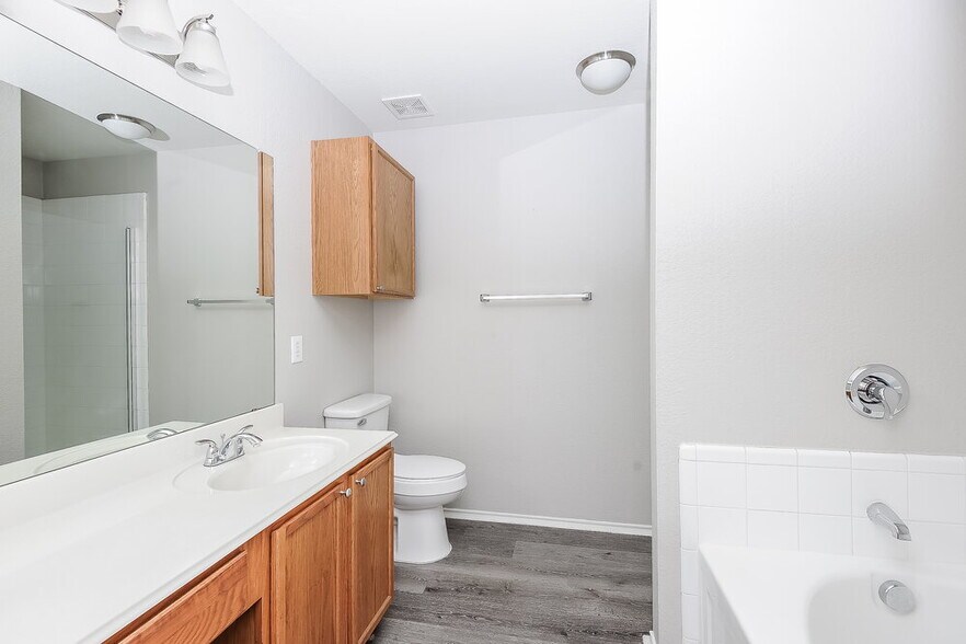 Building Photo - 1410 Post Oak Trail