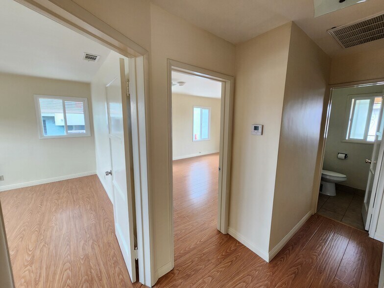 Building Photo - 5264 Cahuenga Blvd