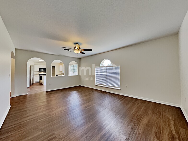 Building Photo - 2007 Elmhurst Ln