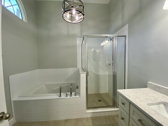 Building Photo - 1018 Spring Landing Dr