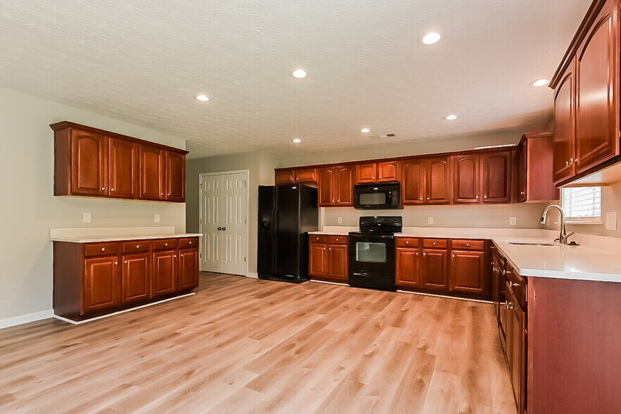 Building Photo - 495 Branch Valley Dr