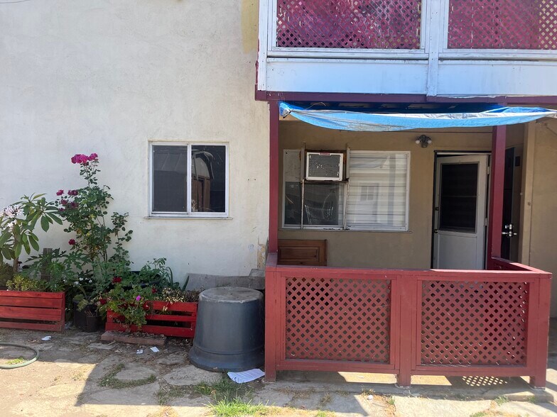 Balcony - 2323 W West Ave