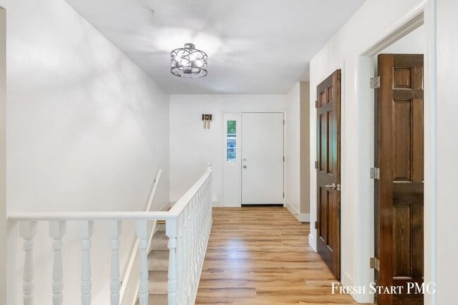 Building Photo - Charming 3-Bedroom Home in Walker – Conven...