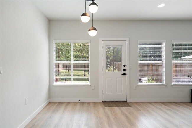 Building Photo - 3413 Blumie St