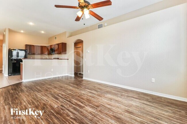 Building Photo - 318 Country Vineyard Dr