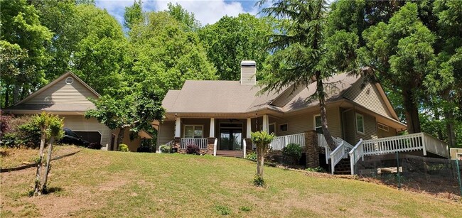 Primary Photo - 225 Silver Birch Ct