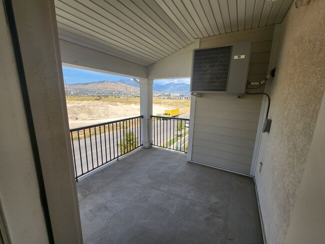 Building Photo - Top floor condo unit in The Exchange.