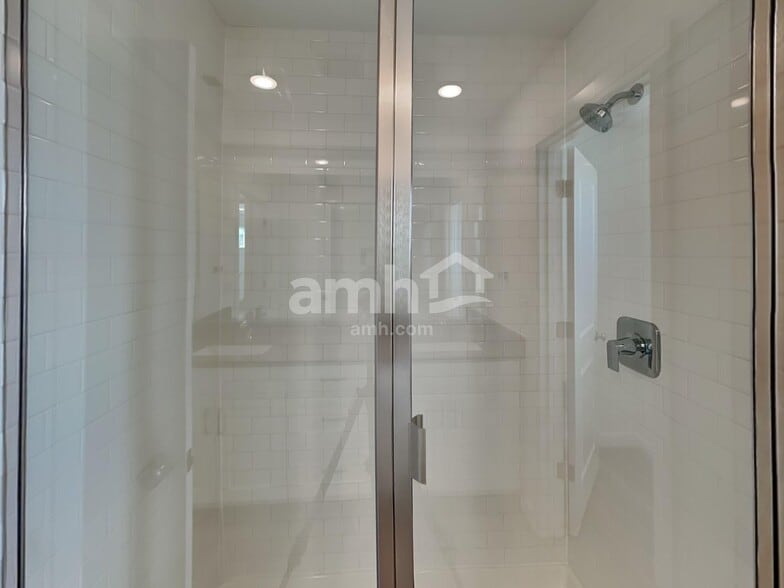 Building Photo - 350 N Addison Way