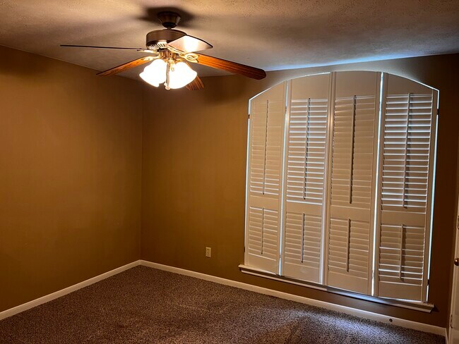 Building Photo - 4009 Hunter Creek Dr