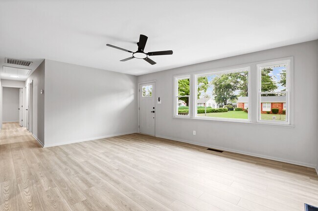 Building Photo - 105 Sumpter Dr