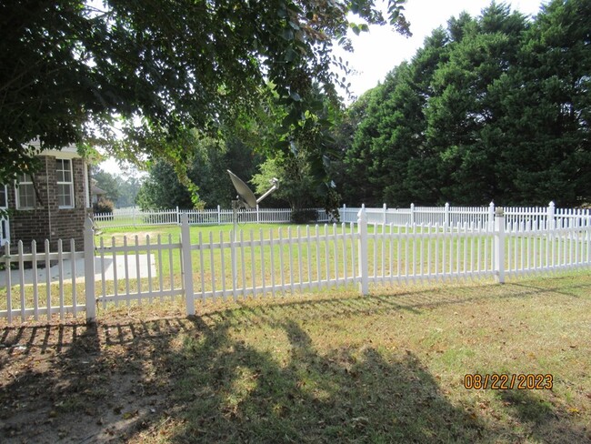 Building Photo - 6775 J J Roberts Dr