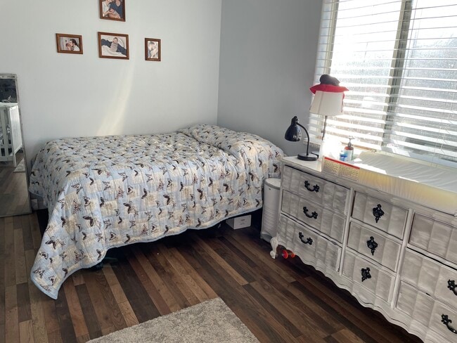 Building Photo - 258 S 200 W