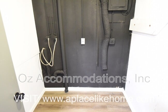 Building Photo - 14121 S Cottonwood Dr