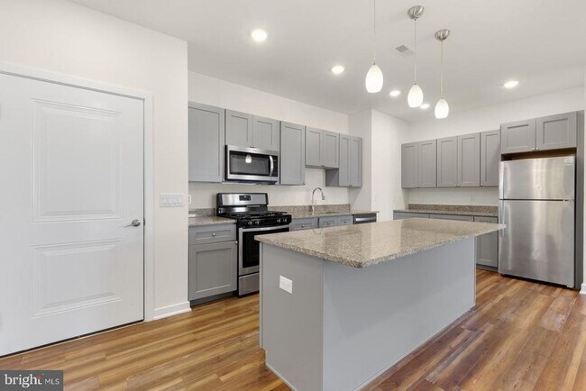 Building Photo - 2411 Kensington Ave