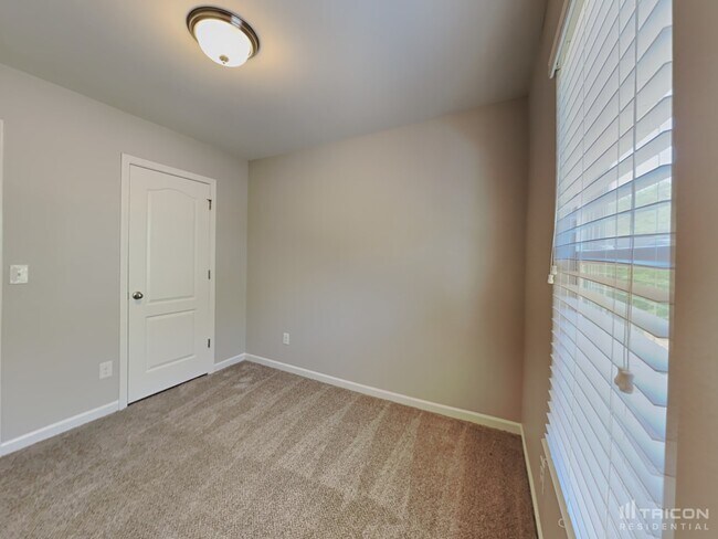 Building Photo - 2625 Meadow Crossing Dr