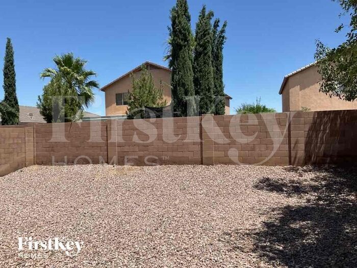 Building Photo - 236 W Brangus Way