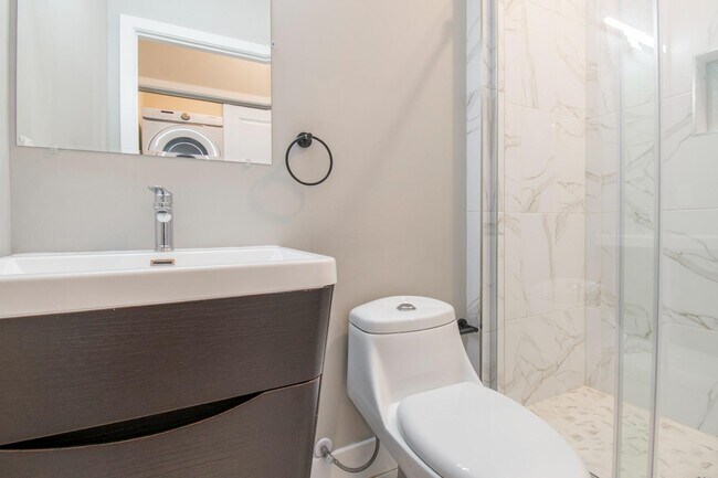 Building Photo - 1206 N 24th St