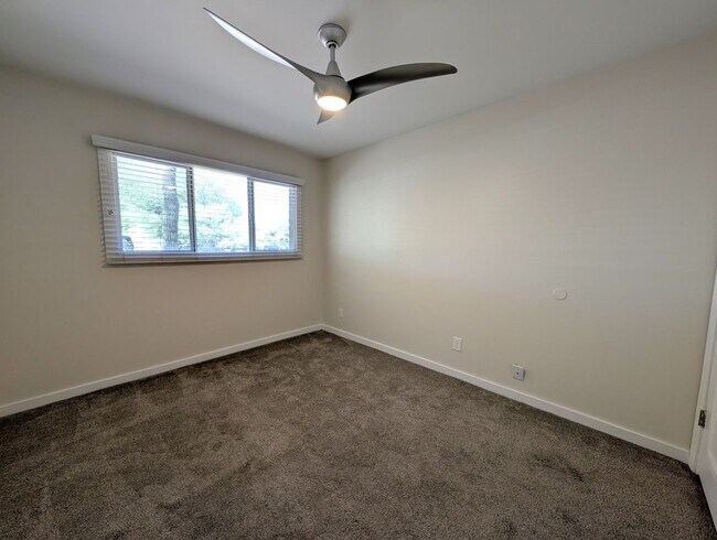 Building Photo - 4 Bedroom Home in Tempe Gardens Near E Sou...