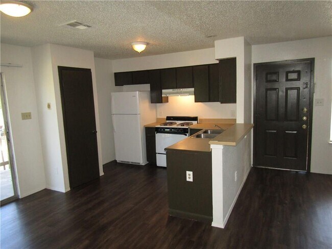 Building Photo - 4910 Pepper Ln