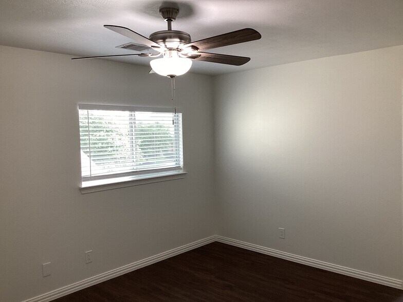 Building Photo - 6434 Tea Tree Dr