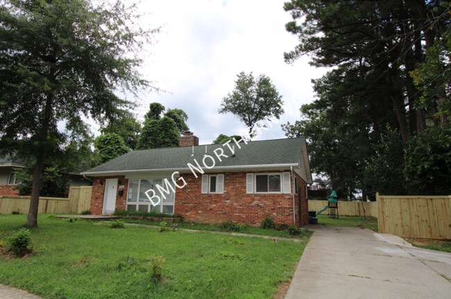 Building Photo - 11000 Park Rd