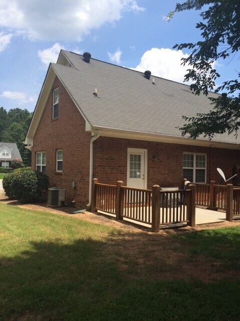 Building Photo - PRE-LEASING FOR JULY 22ND 2026!