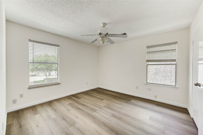 Building Photo - 2338 Bent River Dr