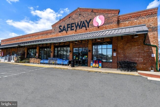 Building Photo - 17 S Madison St