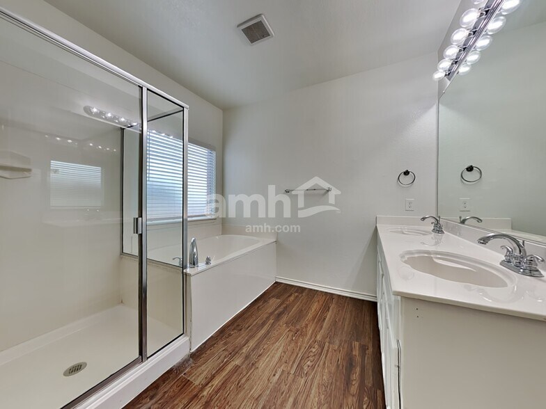 Building Photo - 3817 Old Richwood Ln