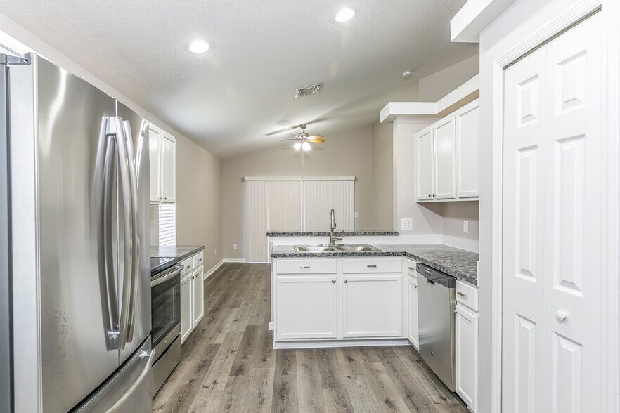 Building Photo - 3027 Eagle Crossing Dr