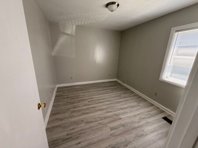 Building Photo - 2020 N Glenwood Ave